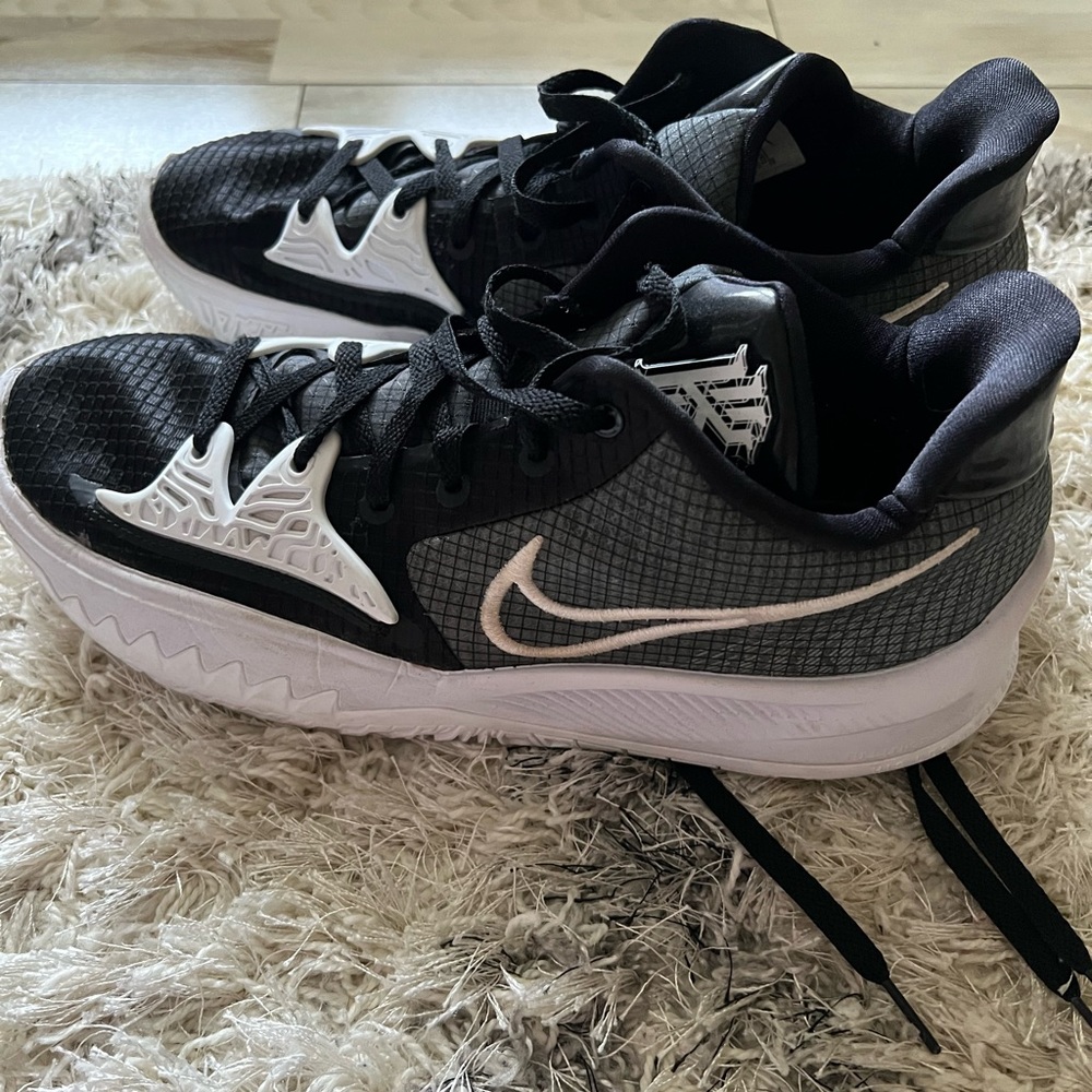 Men’s Nike Kylie Low 4 Basketball Shoes